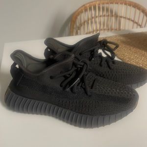 adidas Yeezy Boost 350 V2 color cinder